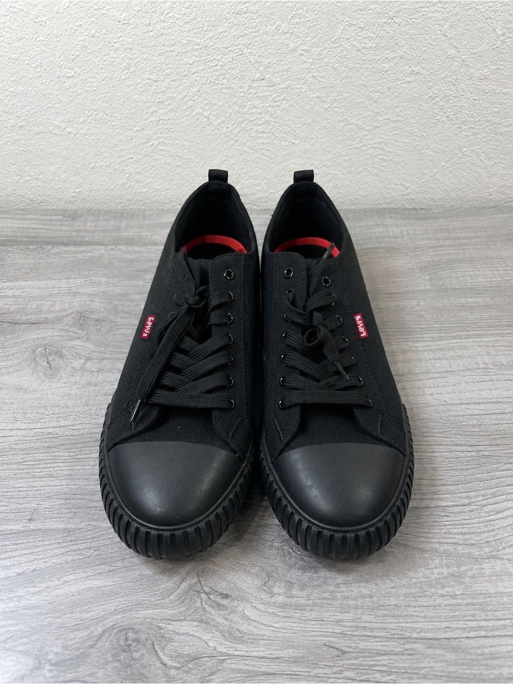 Levi's Men's Black Canvas Low-Top Sneakers with Red Accents Size 12 - Picture 2 of 7